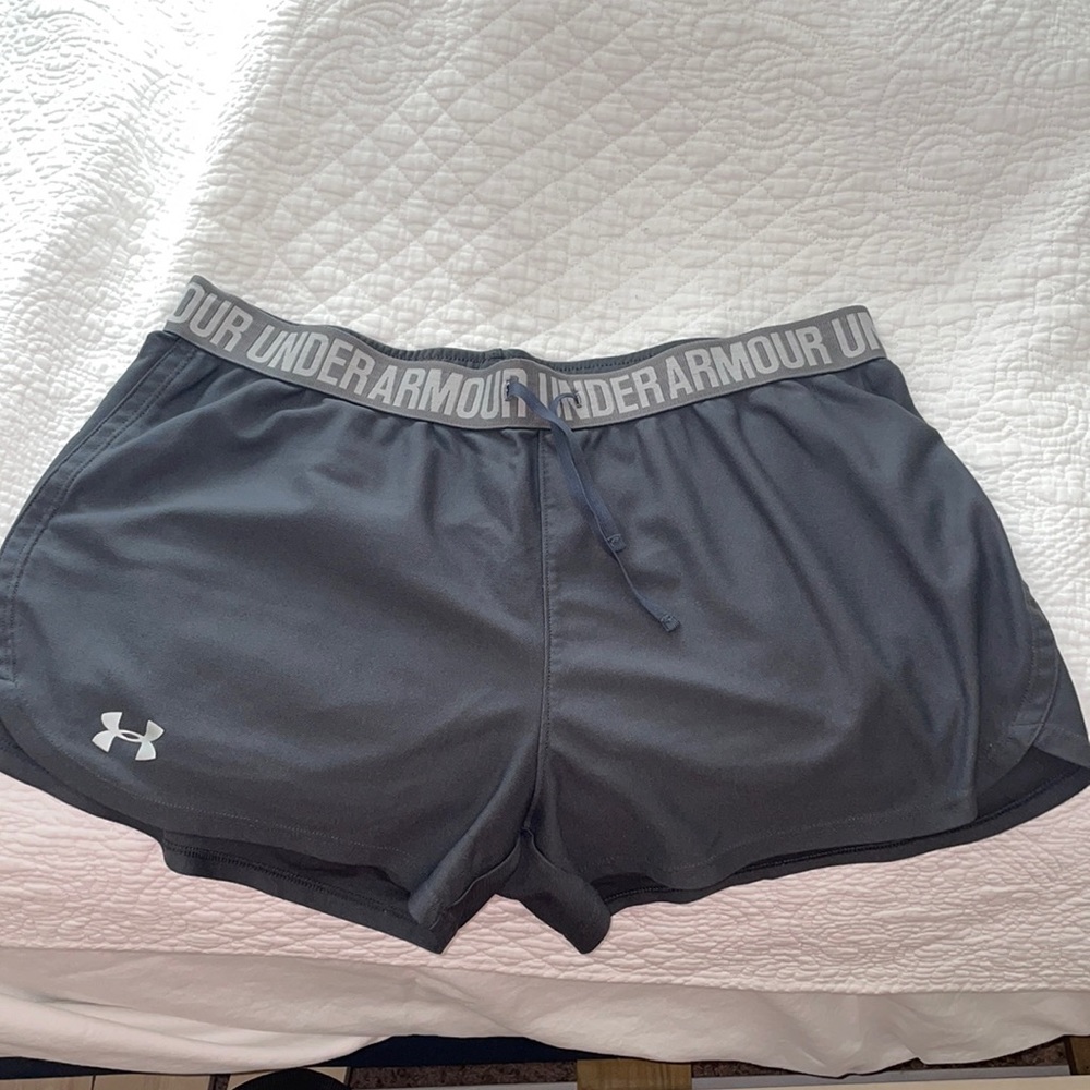 Under Armour Play Up Shorts - Size Medium - Gray